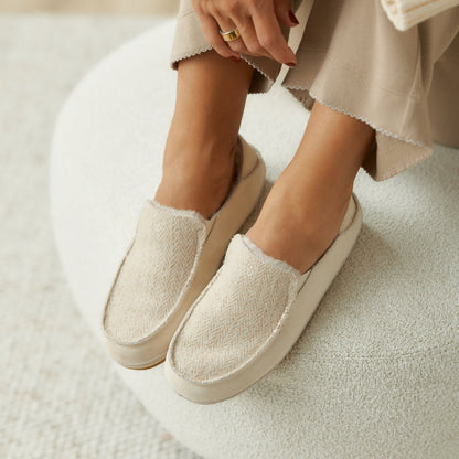 OluKai Great Value | Nohea Slipper - Kapa Stripe / Puka