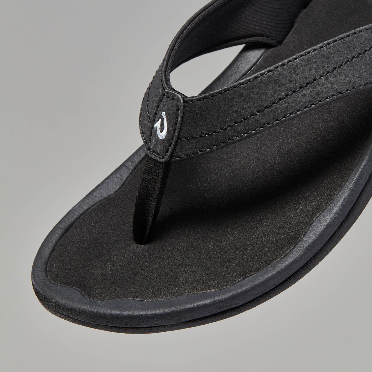 OluKai Signature | ‘Ohana Women's Best Selling Beach Sandals - Black