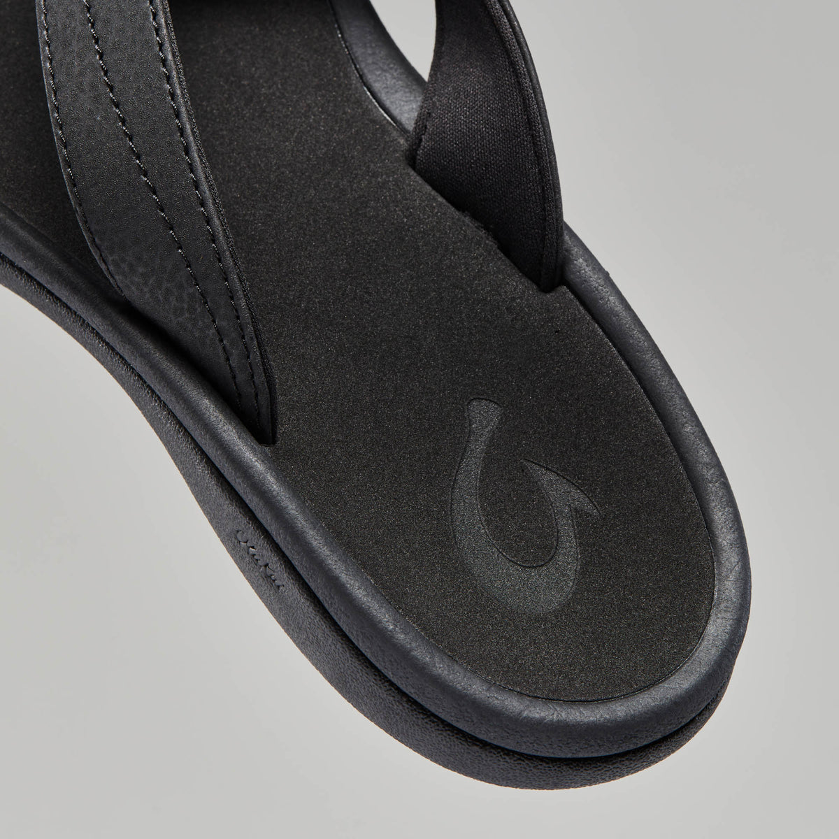 OluKai Signature | ‘Ohana Women's Best Selling Beach Sandals - Black
