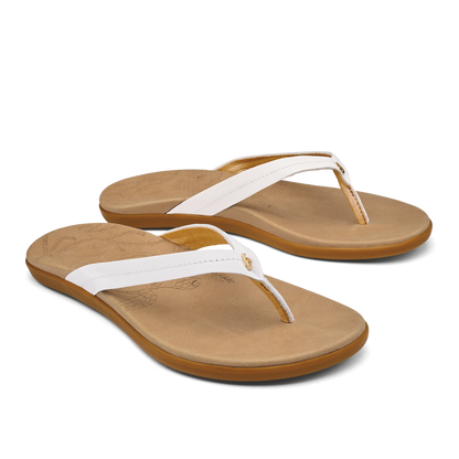 OluKai Smart Buy | Honu Women’s Leather Sandals - Bright White / Golden Sand