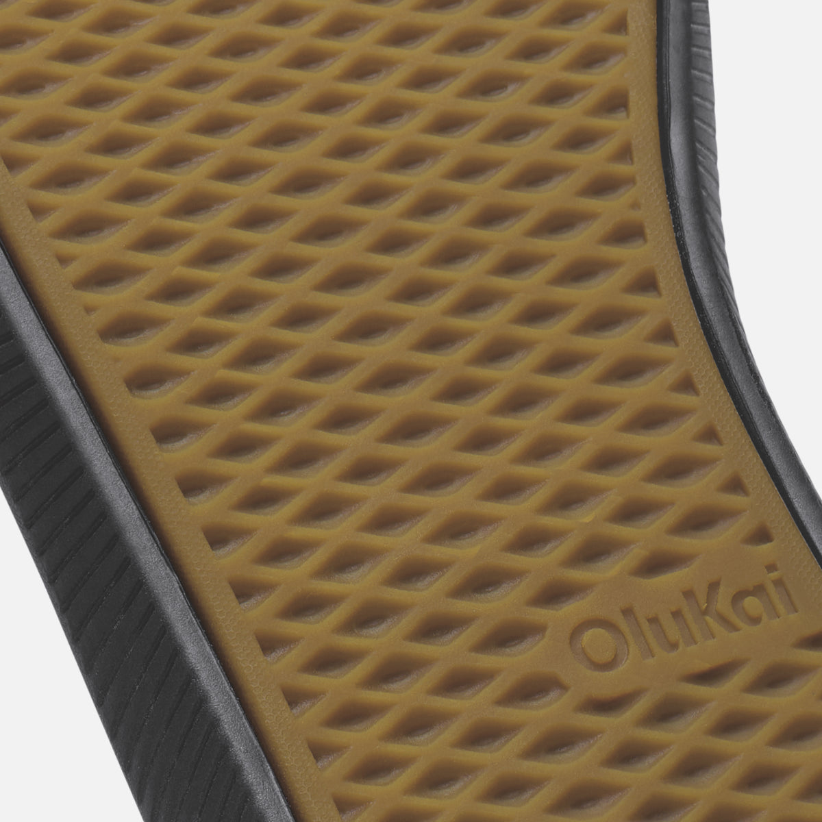 OluKai Value | Ulele - Black / Black