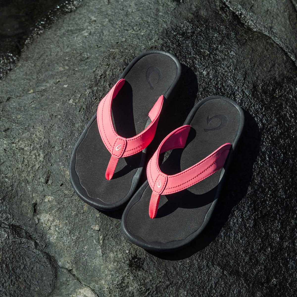 OluKai Quality | ‘Ohana - Hot Pink / Black
