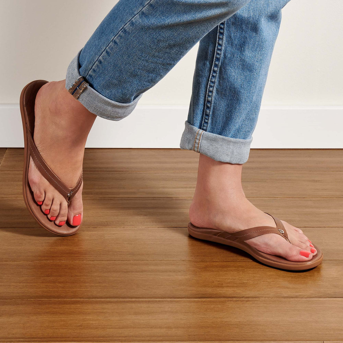 OluKai Best Seller | Honu Women’s Leather Beach Sandals - Tan