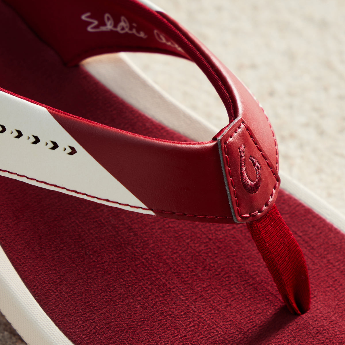 OluKai Trending | Ulele - Off White / Deep Red