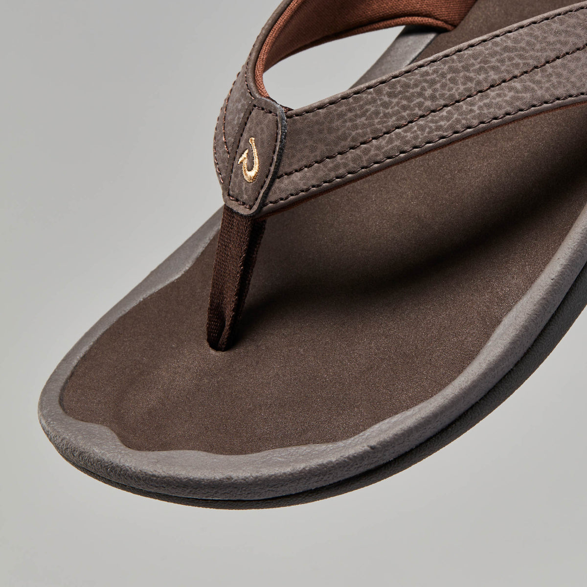 OluKai Best Seller | ‘Ohana Women's Best Selling Beach Sandals - Dark Java