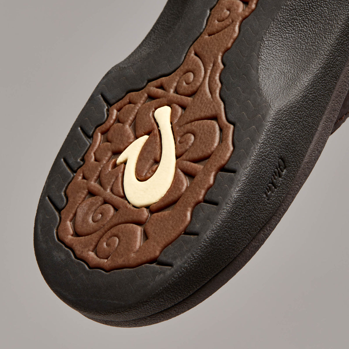 OluKai Best Seller | ‘Ohana Women's Best Selling Beach Sandals - Dark Java