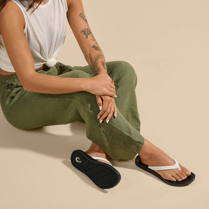 OluKai Great Value | ‘Uiki Women’s Everyday Beach Sandals - Bright White / Lava Rock
