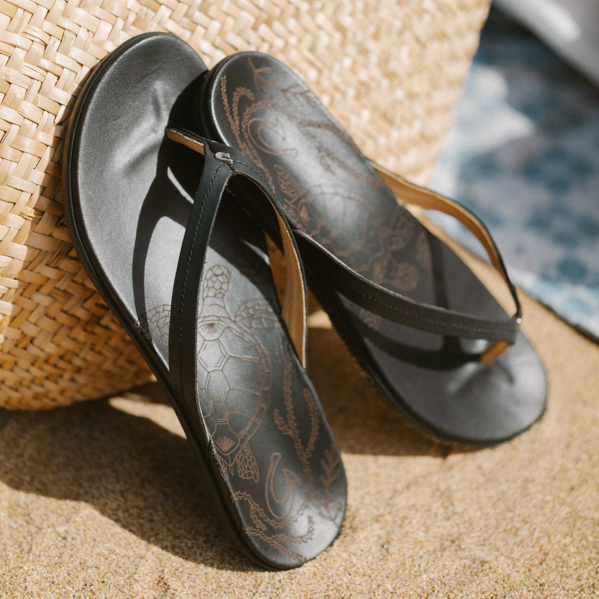 OluKai Hot Sale | Honu Women’s Leather Beach Sandals - Black