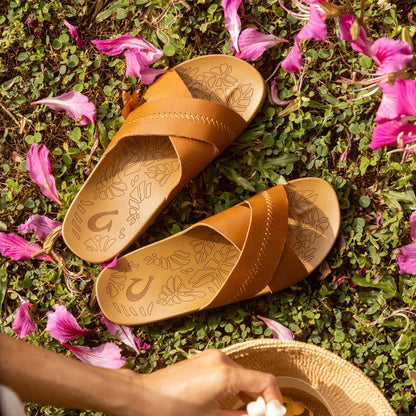 OluKai Essential | Kipe‘a ‘Olu Women‘s Slide Sandals - Sahara