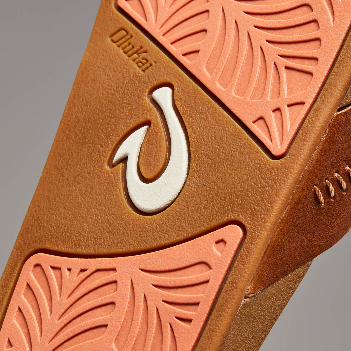 OluKai Essential | Kipe‘a ‘Olu Women‘s Slide Sandals - Sahara