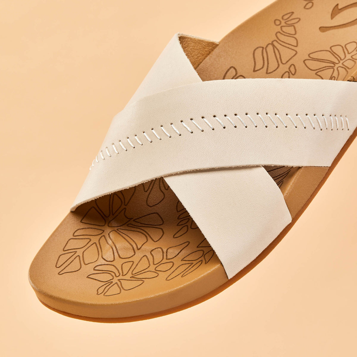 OluKai Deals | Kipe‘a ‘Olu Women‘s Slide Sandals - Puka / Tan
