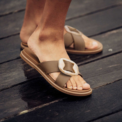 OluKai Top Pick | La‘i Slide Women’s Slide Beach Sandals - Tan