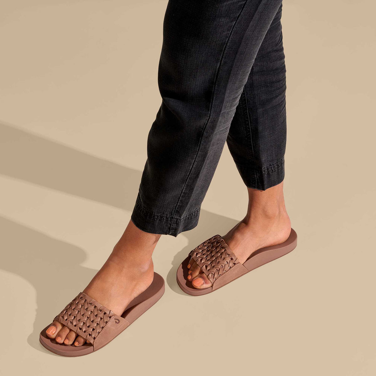 OluKai Smart Buy | Kāmola Women’s Leather Slide Sandals - Tan