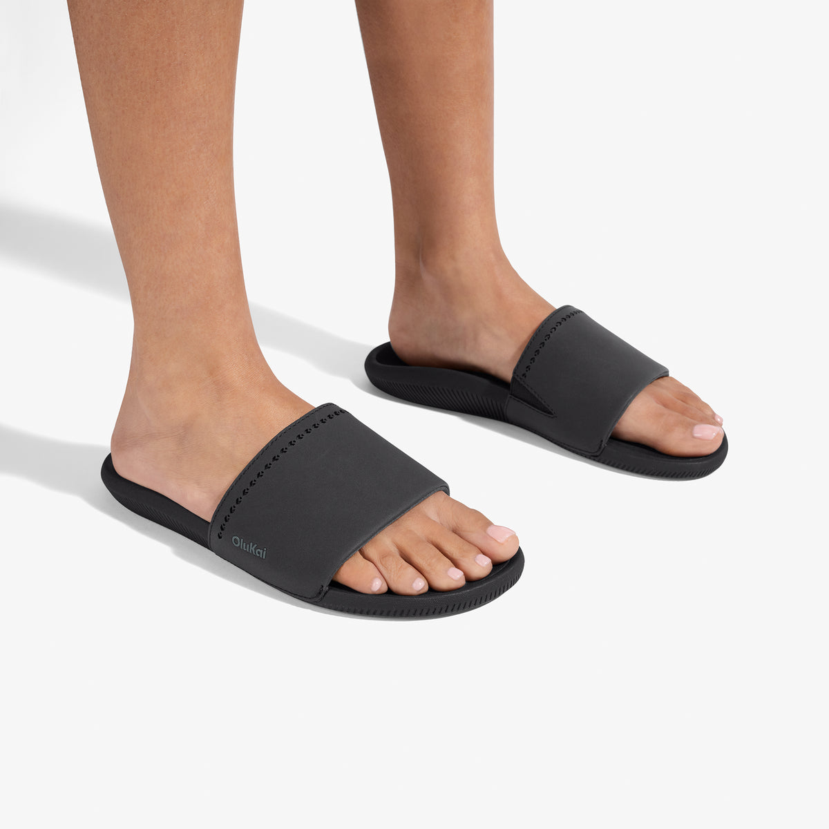 OluKai Value | Ulele Slide - Black / Black
