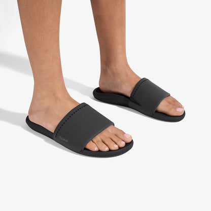 OluKai Value | Ulele Slide - Black / Black