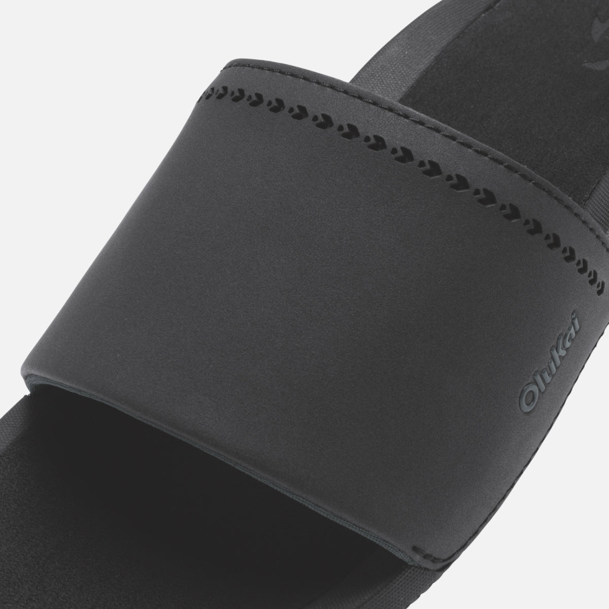 OluKai Value | Ulele Slide - Black / Black