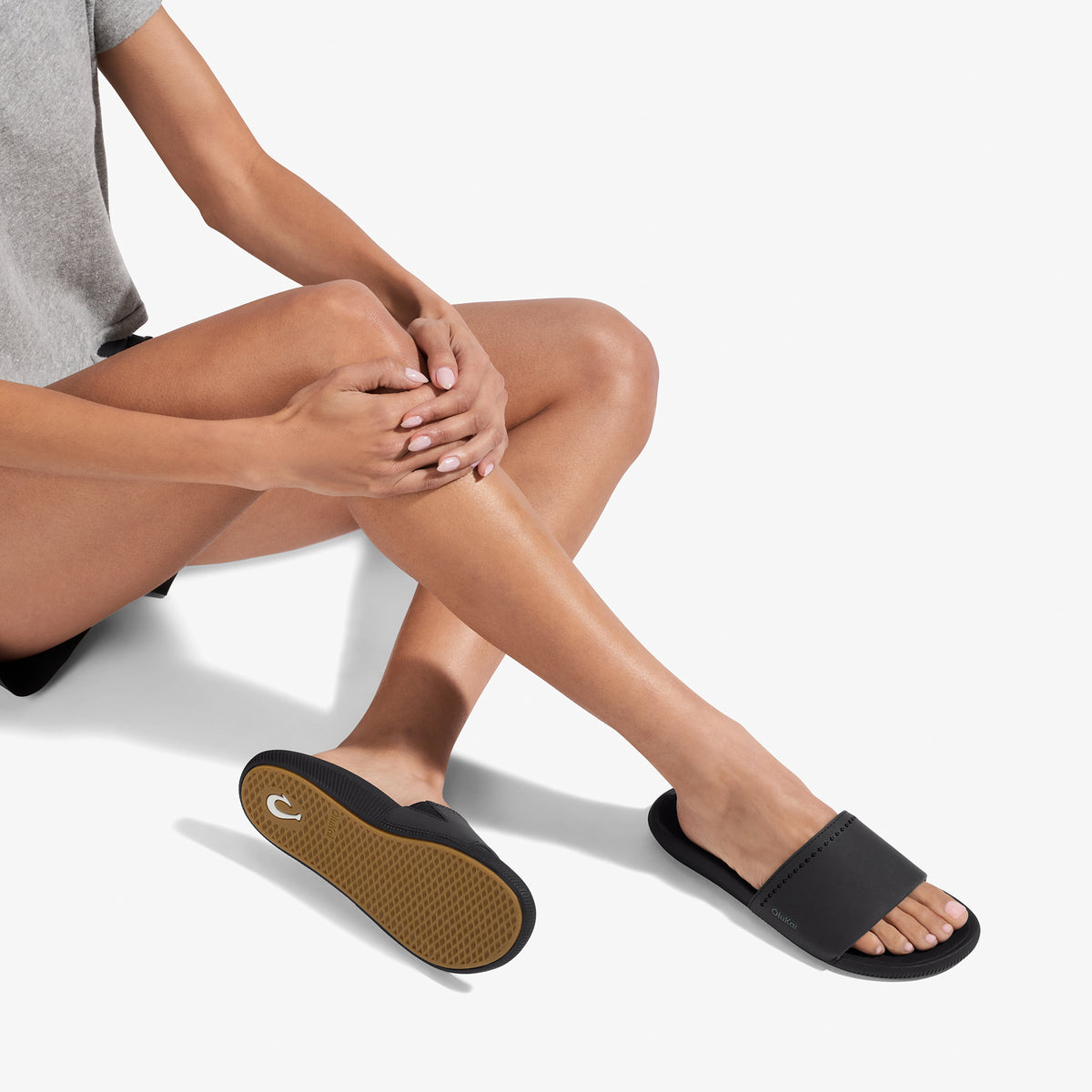 OluKai Value | Ulele Slide - Black / Black