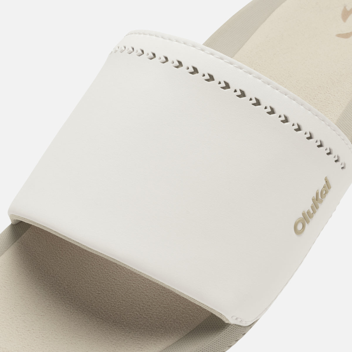 OluKai Trending | Ulele Slide - Bright White / Tapa