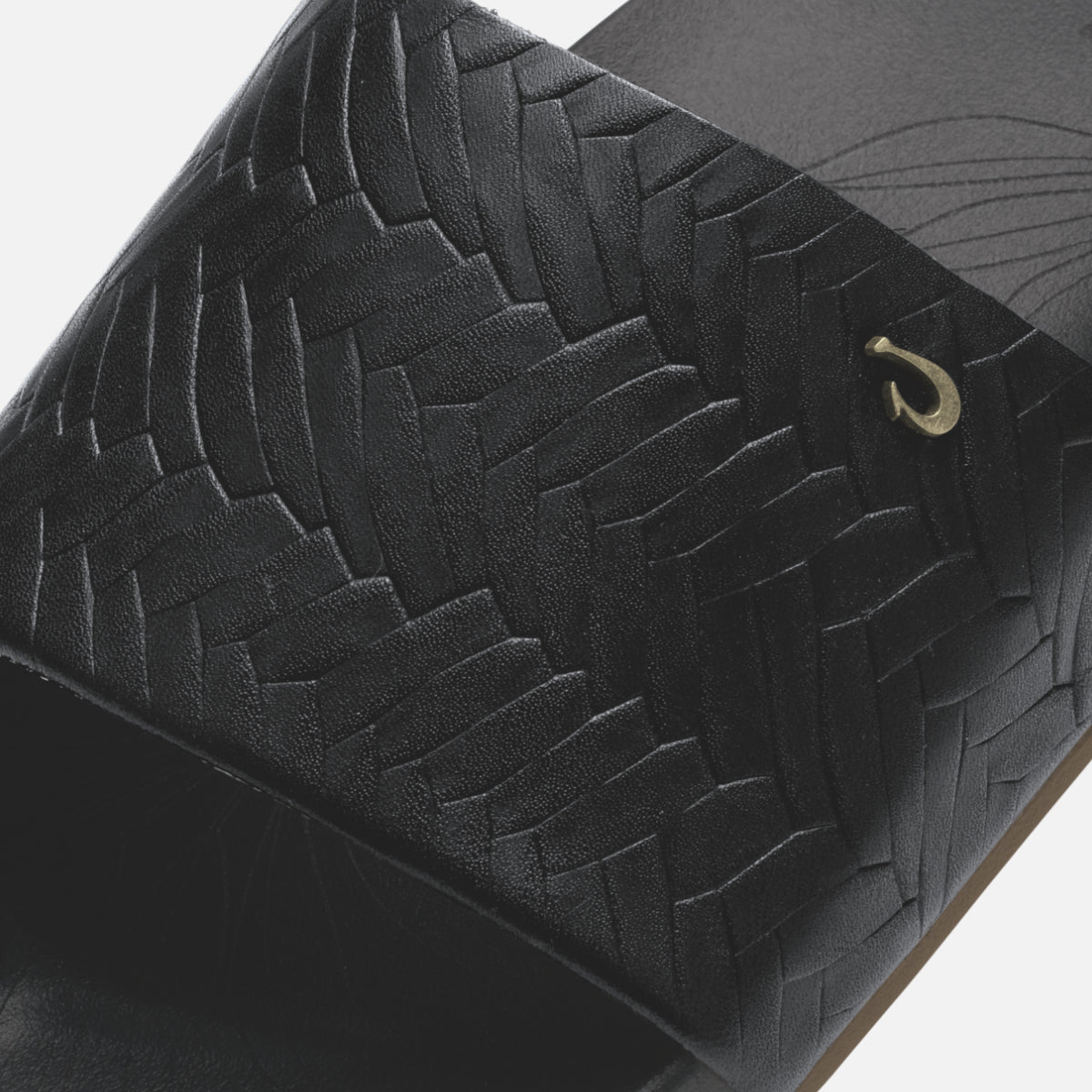 OluKai Latest | Kipeʻa Pono - Black / Weave